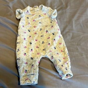 Baby gap gray short sleeve romper size up to 7lbs